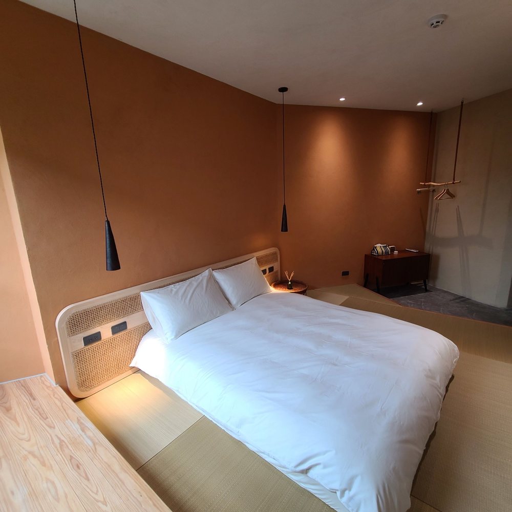 室內乾區赭色土感牆完成案例